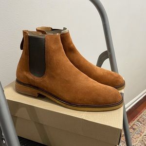 Clarkdale Gobi Chelsea Boot Dark Tan Suede Mens Size 10.5